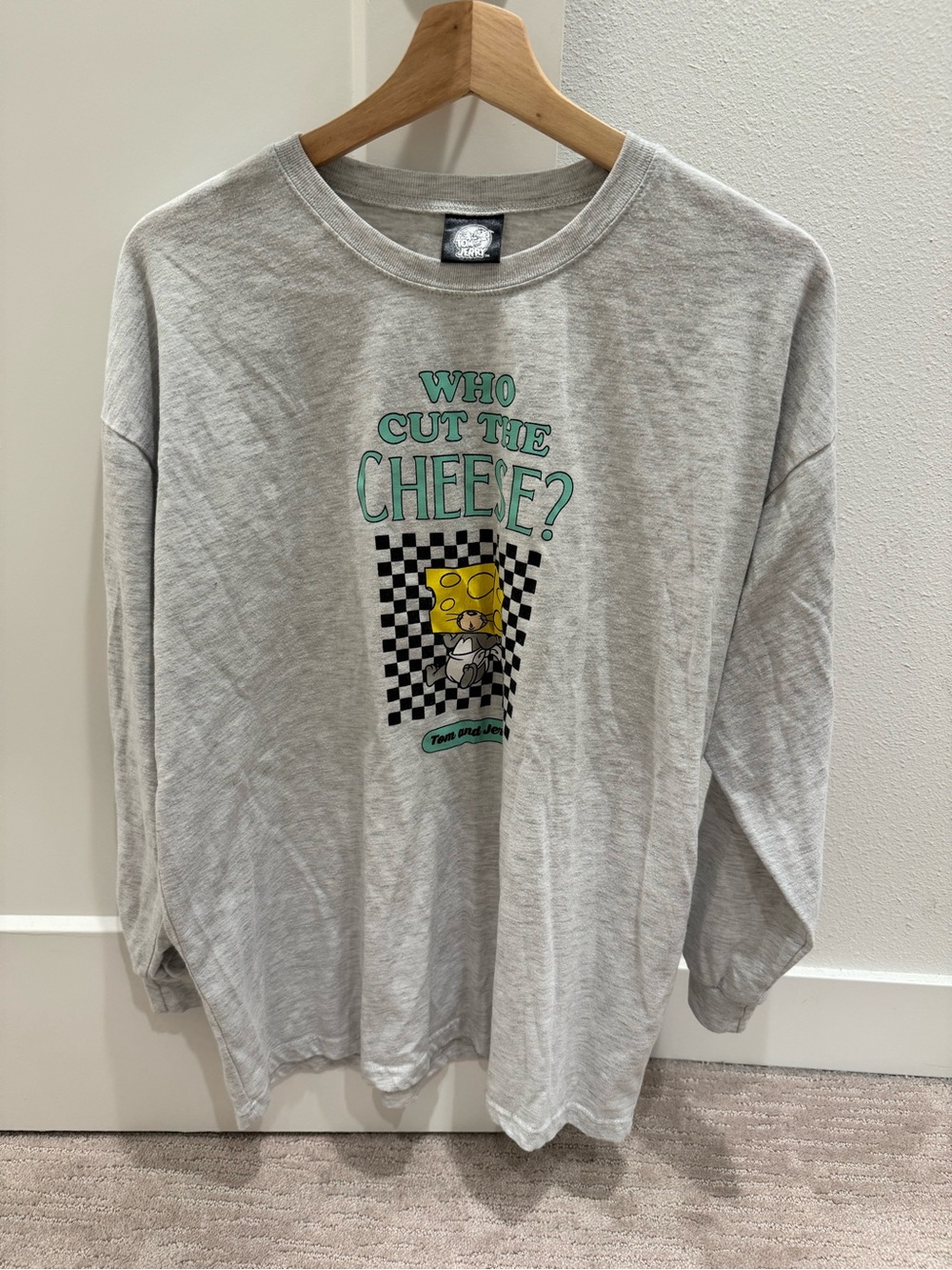 Tom and Jerry Who Cut the Cheese? Long Sleeve Shirt Gray Size M